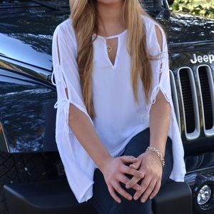 Abercrombie & Fitch | White Flowing Bell Sleeve S